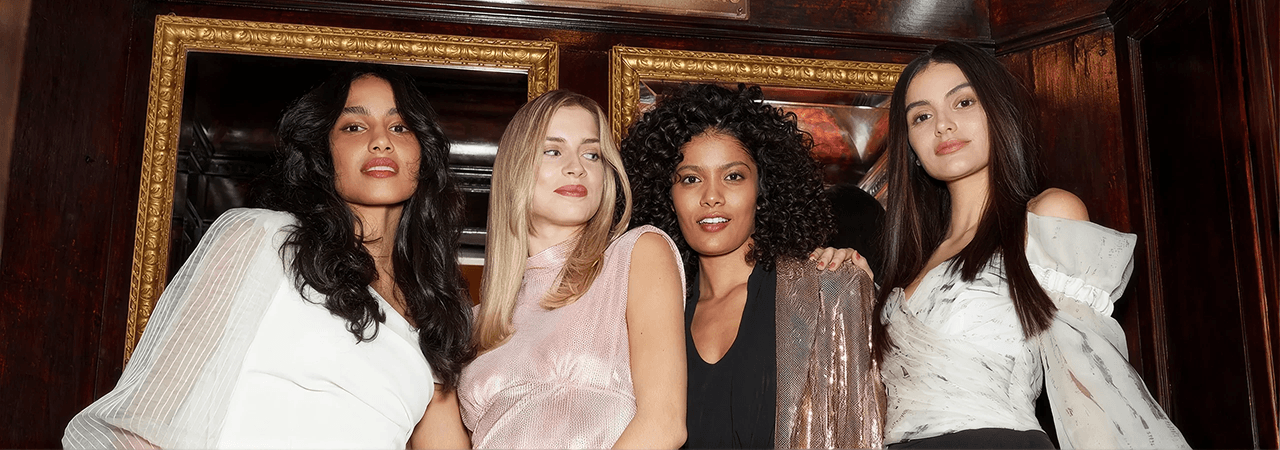 Quatro mulheres representando a diversidade capilar Alfaparf Alta Moda